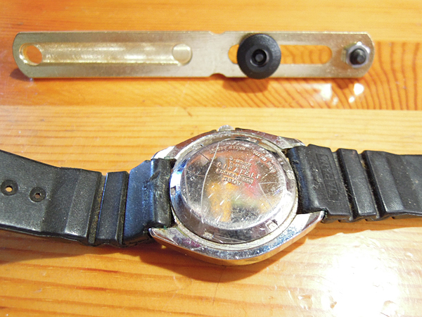 スクリュー裏蓋腕時計の電池交換 Chsいろいろサイト