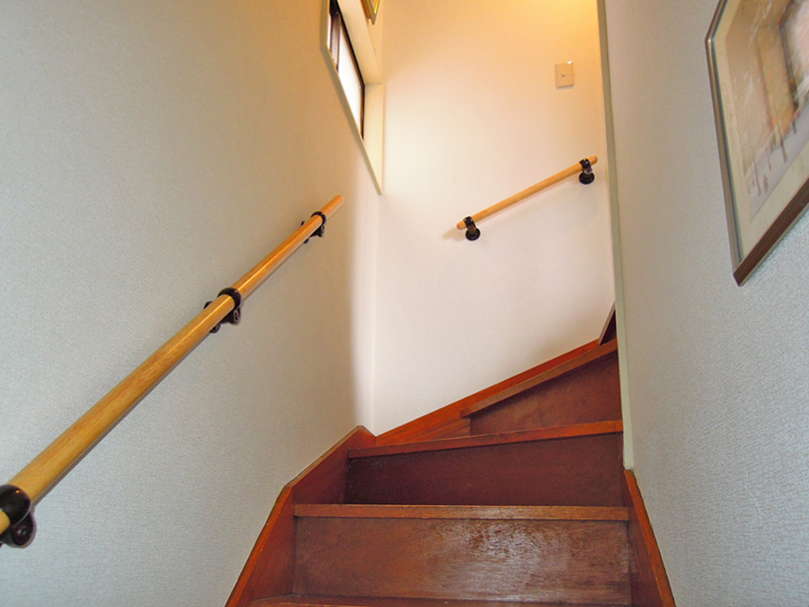 階段に手すりを設置/室内リフォーム/CHSいろいろサイト